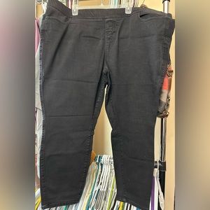 NWOT - TORRID LEAN JEANS - BLACK DENIM - SKINNY FIT- SIZE 4 SHORT -